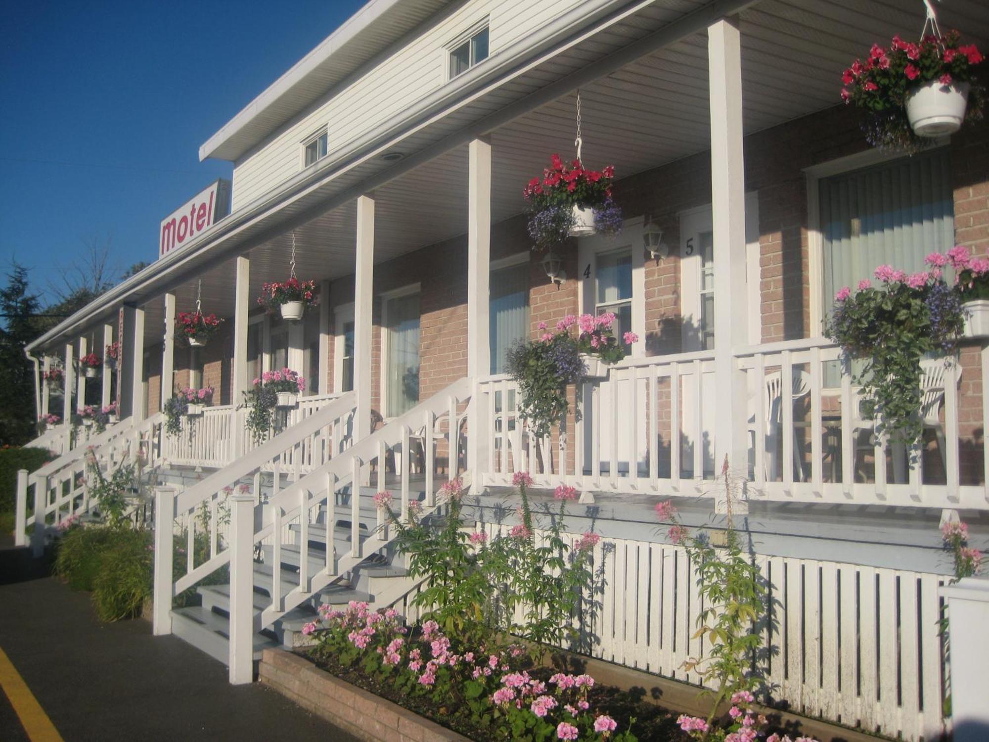 Motel Au Vieux Piloteux Rivière-du-Loup Esterno foto
